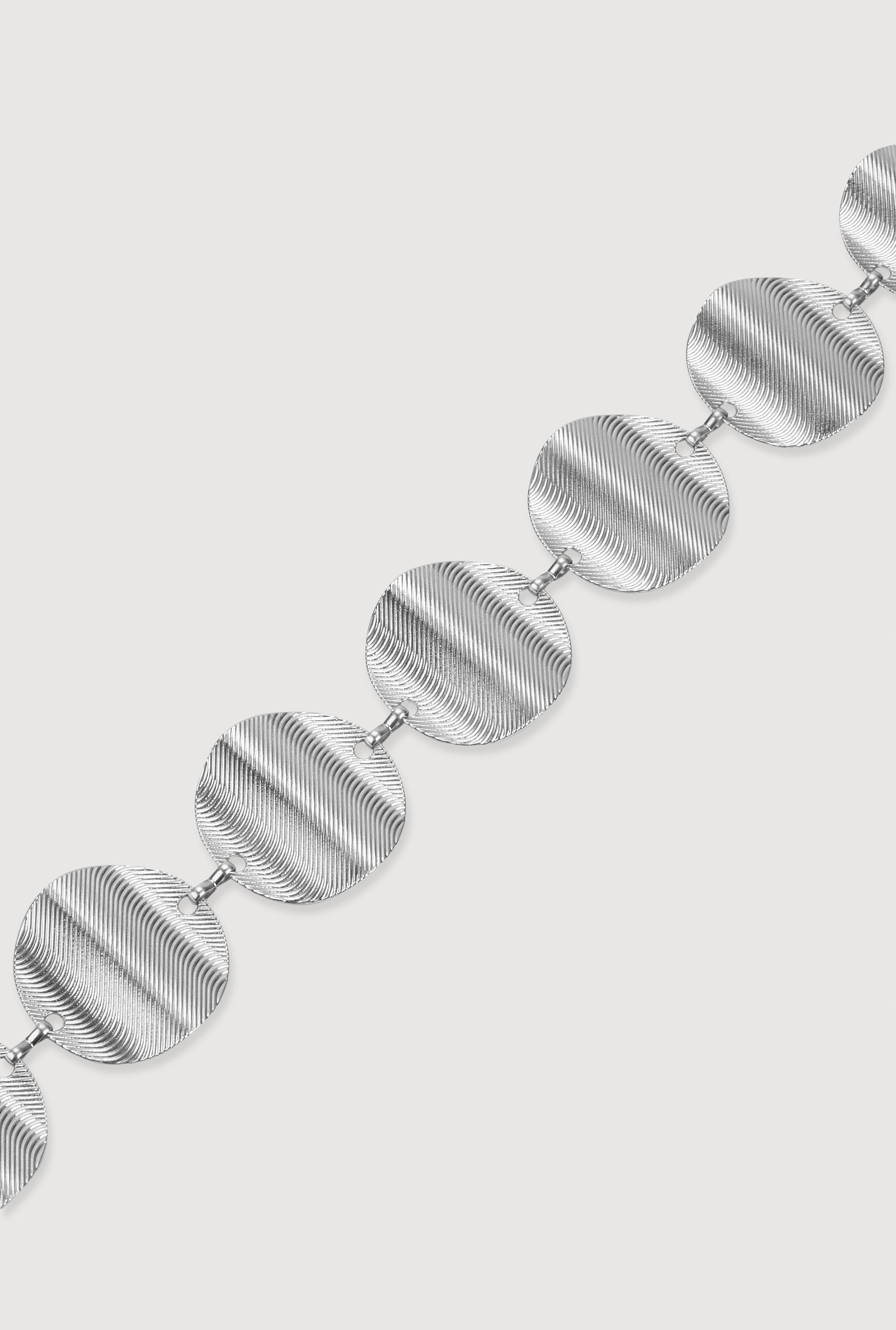 Metallic Wavy Textured Oval Chain Belt