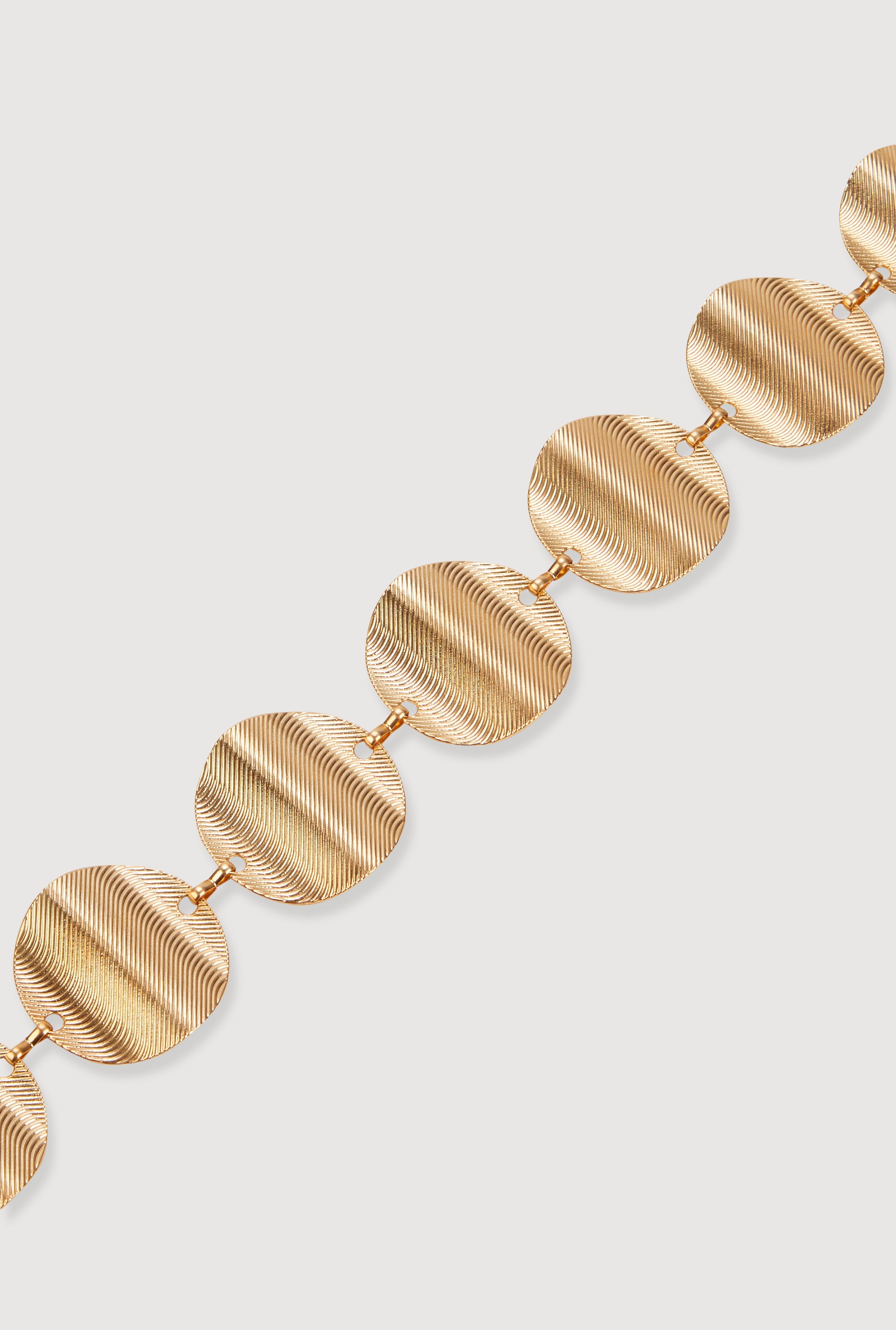 Metallic Wavy Textured Oval Chain Belt